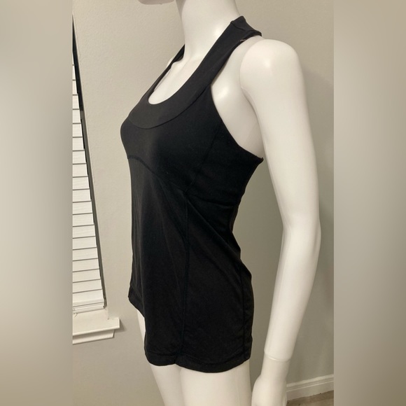 Lululemon Black Scoop Neck Tank Top Built In Bra Mesh Racerback SZ - 8 - Picture 2 of 6